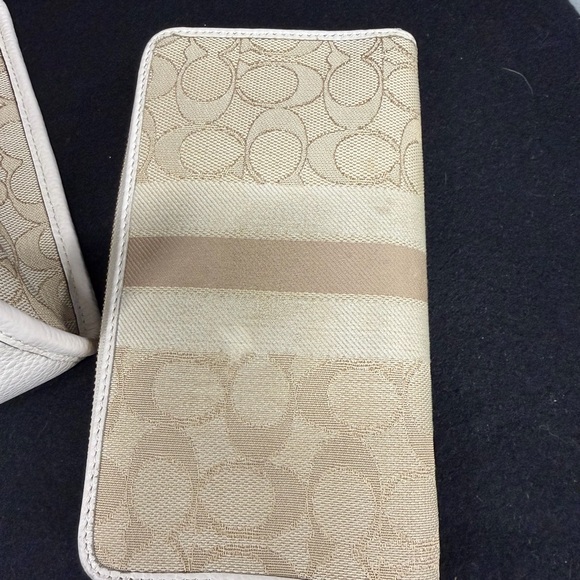 Coach City Tote with matching Coach Accordian Zip Wallet/Wristlet - Picture 4 of 15